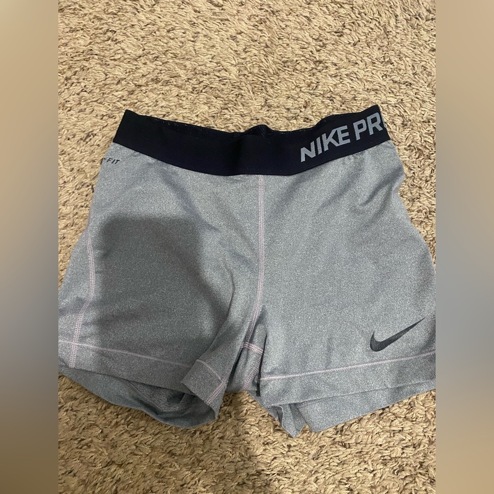 Nike pro shorts size medium